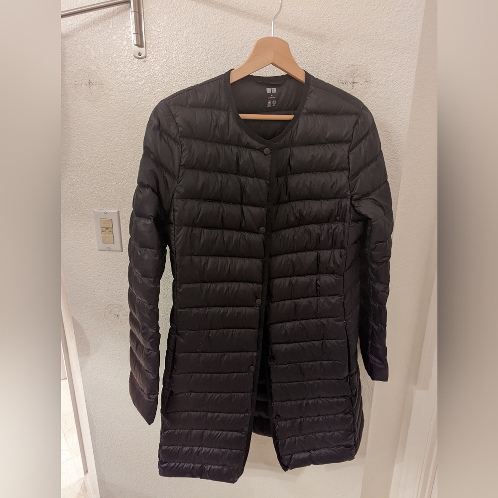 Uniqlo black puffer jacket medium